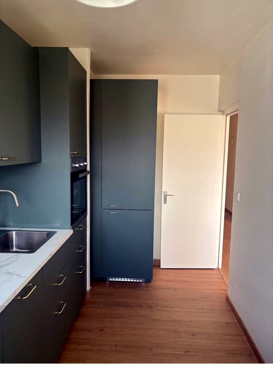 Kitchen painted in deep green with careful finishes, Geneva